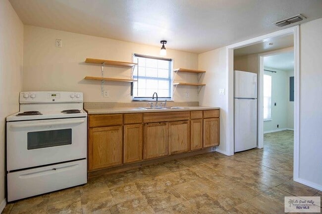 Building Photo - 306 W 6th St