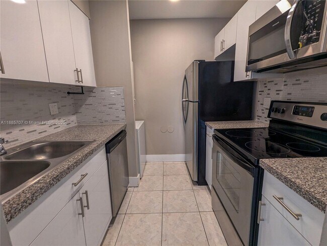 Foto del edificio - 10224 Twin Lakes Dr