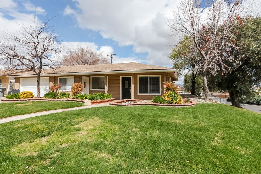 Foto principal - 15196 Westlynn Dr