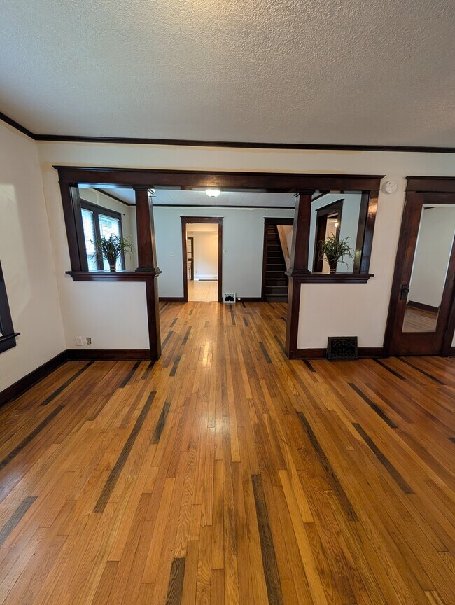 Foto del edificio - 214 SW Broadmoor Ave