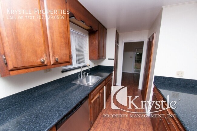 Building Photo - Nice California Meadows property with four...