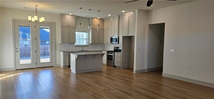 Building Photo - 941 Petit Jean St