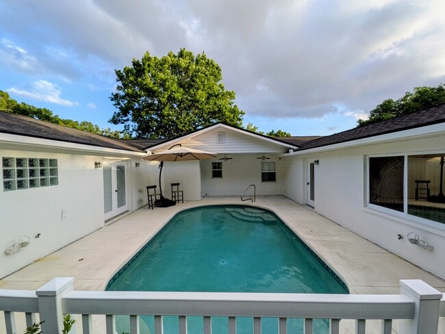 Building Photo - 5740 Floy Dr