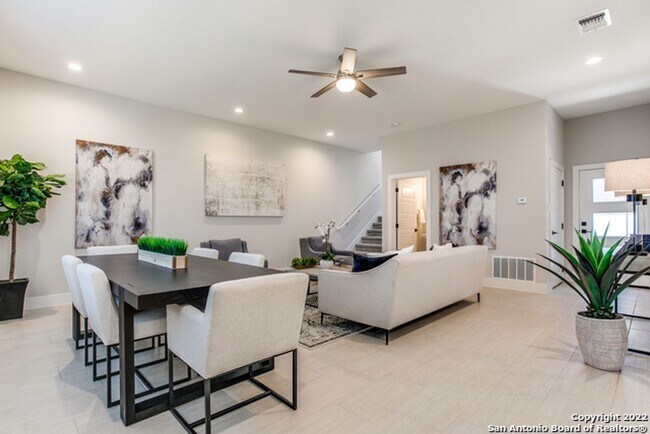 Foto del edificio - 3-BEDROOM LUXURY NEW CONSTRUCTION IN ALAMO...