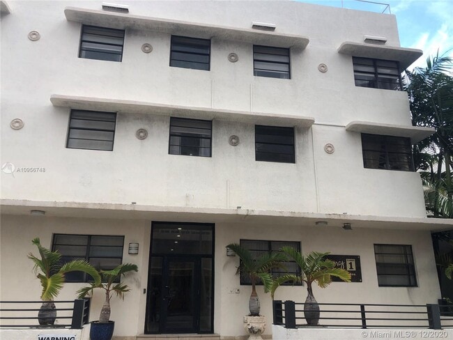 Building Photo - 2730 Collins Ave