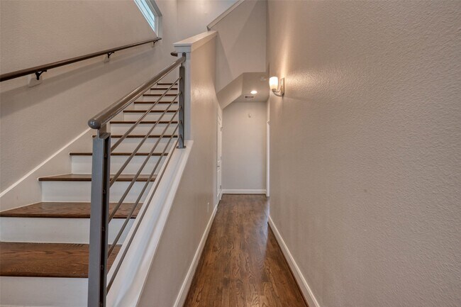 Foto del edificio - 951 W 17th St