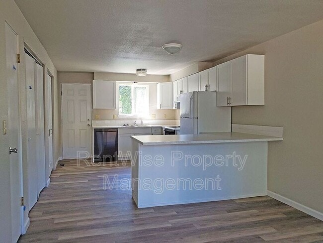 Building Photo - 2209 S Salmon Ln