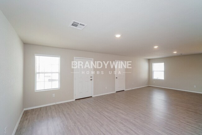 Building Photo - NEW Lower Rental Rate Leasing Special: Mar...