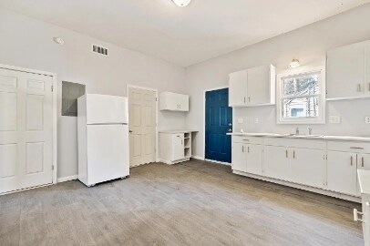 Building Photo - 3100 S Mulberry St