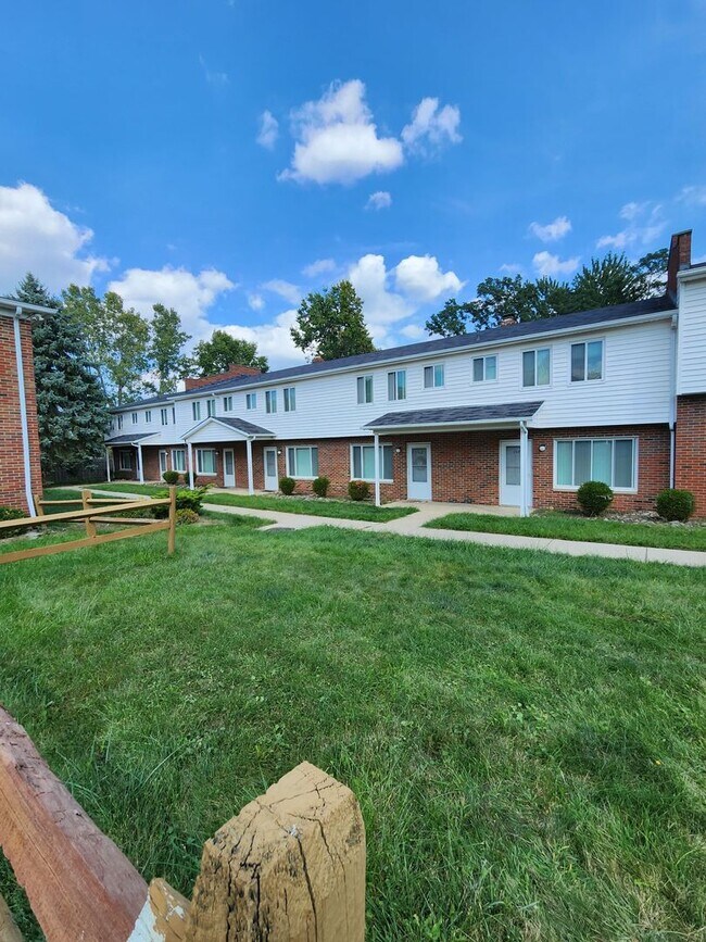 Building Photo - 3 Bedroom For Rent in Seven Hills