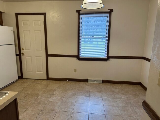 Building Photo - 3169 W 40th St