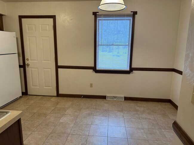 Foto del edificio - 3169 W 40th St