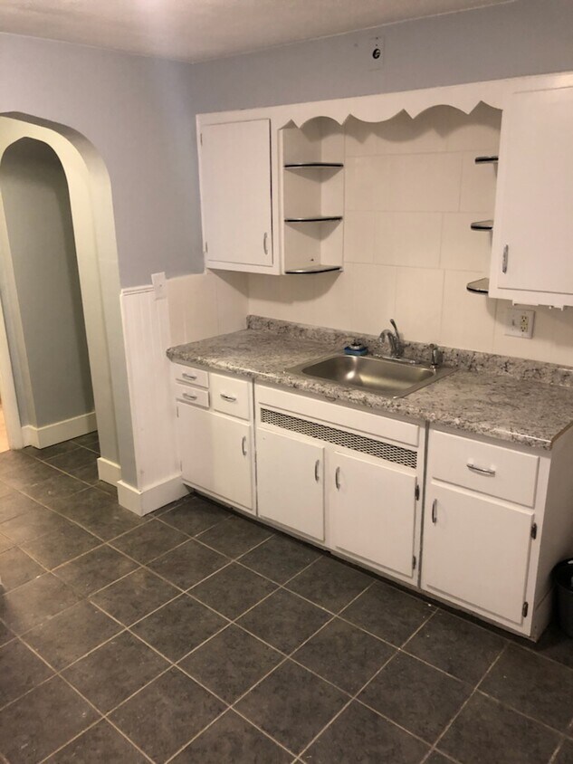 Kitchen new counter tops and tile - 802 W Monroe St