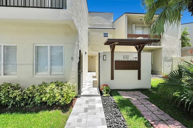 Foto del edificio - 9133 Fontainebleau Blvd