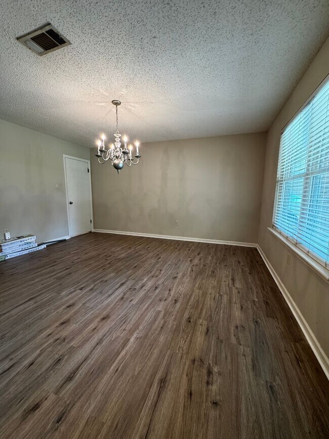 Building Photo - 3BD/2BA House for Lease in Jackson Park - Central Community