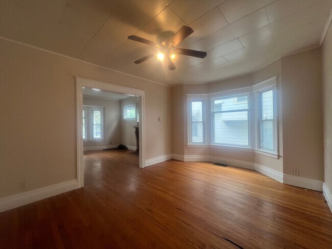 Building Photo - 943-945-945 Dewey Ave