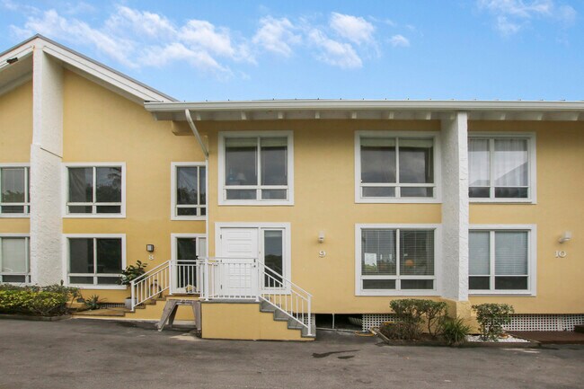 Building Photo - 245 NE MacArthur Blvd