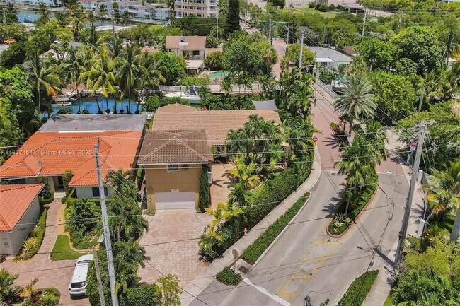 Building Photo - 1155 S Biscayne Point Rd