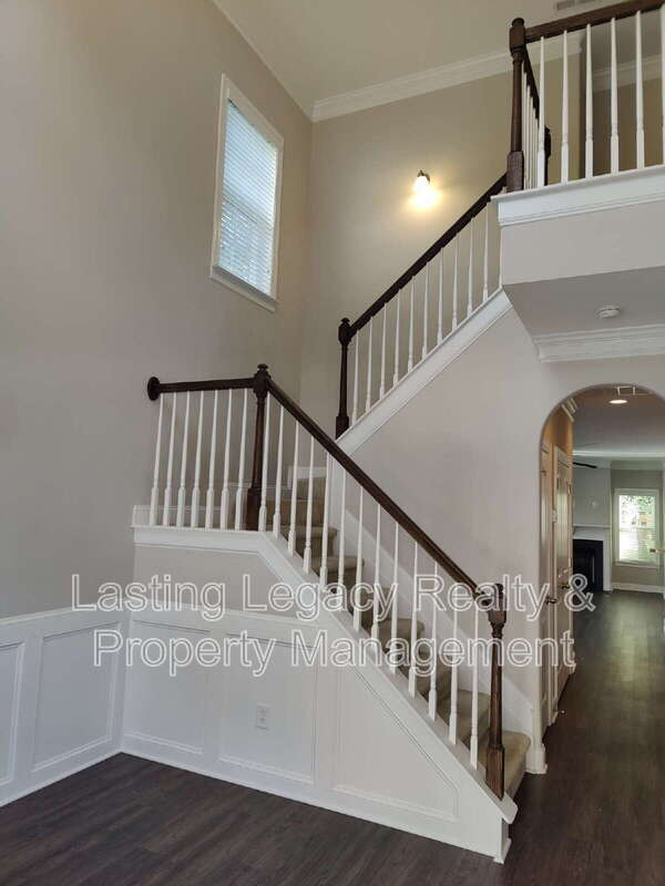 Building Photo - 847 Silver Leaf Dr