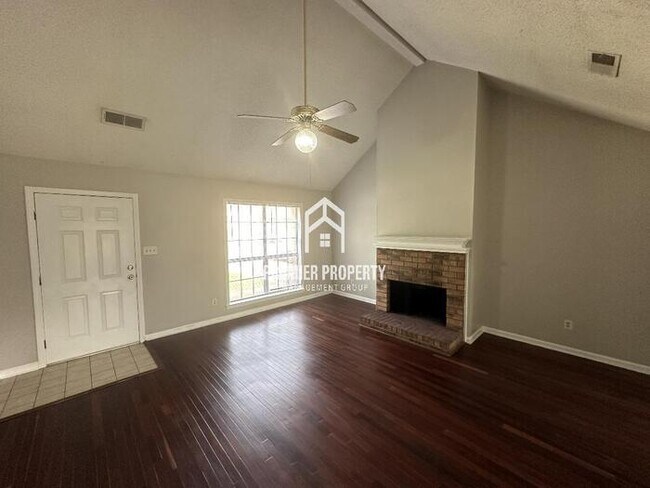 Foto del edificio - 6474 Saddleback Cir