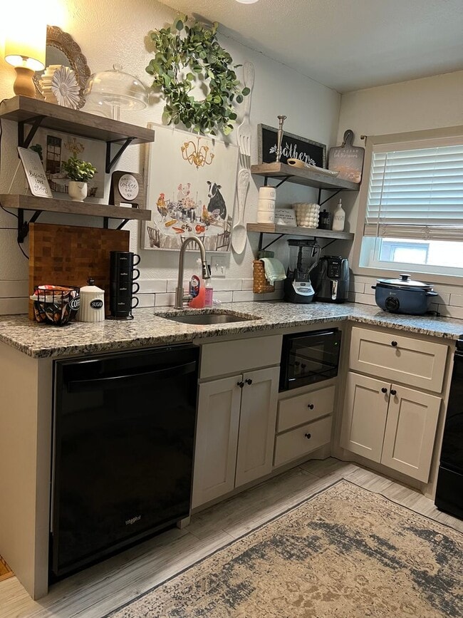 Photo - FORESTPARK2633-35 Apartment