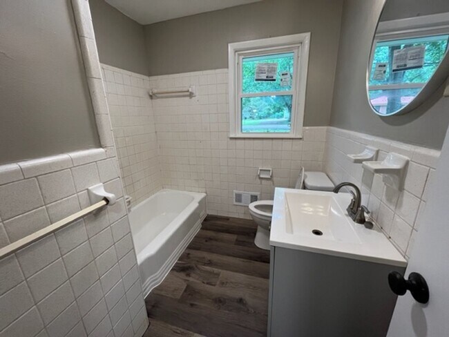 Foto del edificio - Renovated 2 Bedroom 1 Bath Home for Rent!!