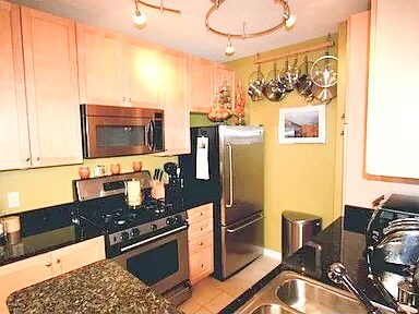 Kitchen - 851 N Glebe Rd