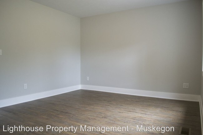 Building Photo - 1187-1187 Sheridan Dr