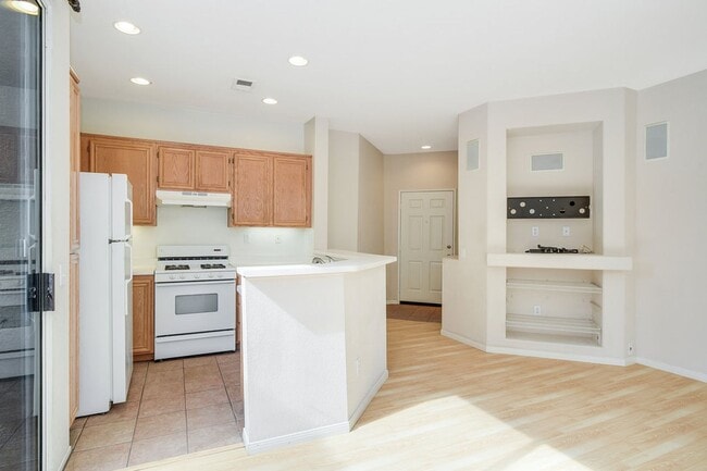 Building Photo - *Coming Soon* 3 bedroom 2.5 bathroom home ...