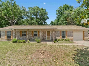 Building Photo - 4540 Tree Line Dr
