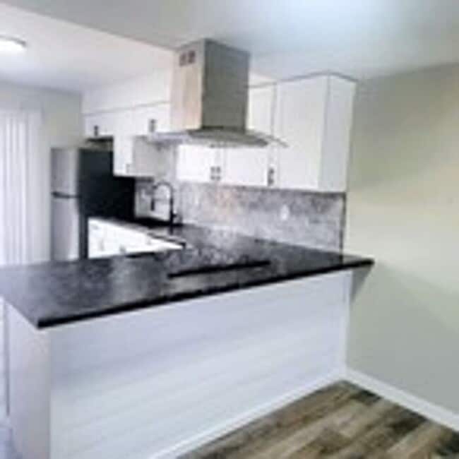 Building Photo - Remodeled 2-Bedroom Townhome!