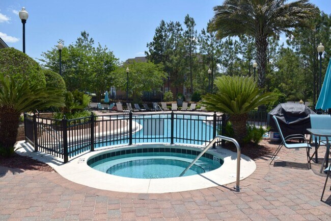 Foto del edificio - Resort Style Living @ Barrington Park- 1/1 Loft with Balcony overlooking tennis Court! Available ...