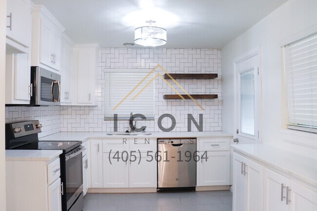 Foto del edificio - 3717 NW 51st Pl