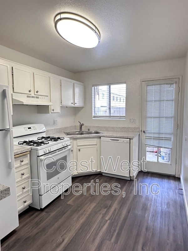 Building Photo - 3551 Roosevelt St