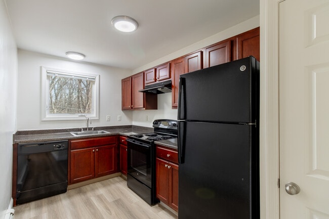 Building Photo - Tower Hill Landings