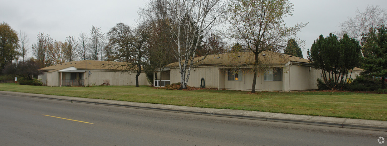 Primary Photo - Silvertowne I Apartments