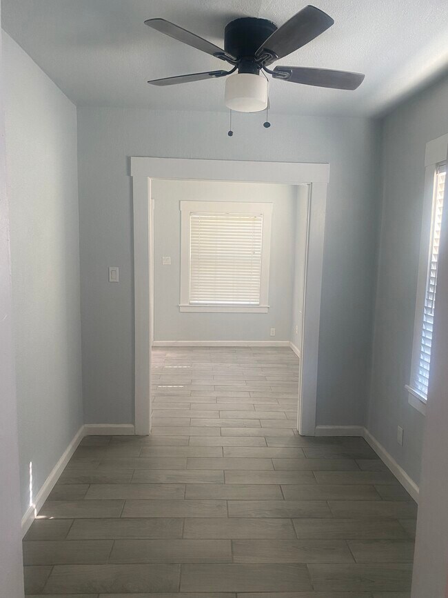 Building Photo - 223 E Arcade St