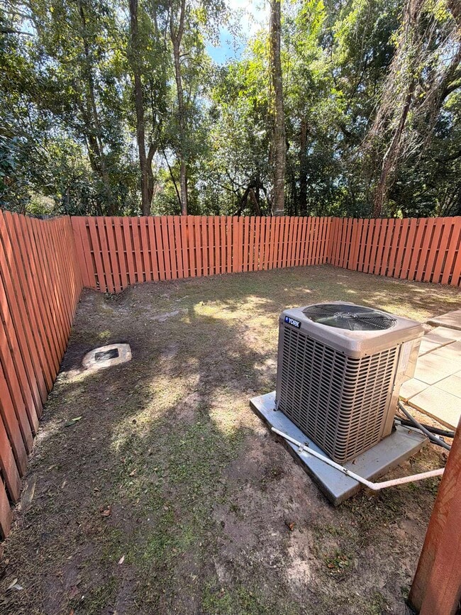 Building Photo - 2231 Treeo Ln