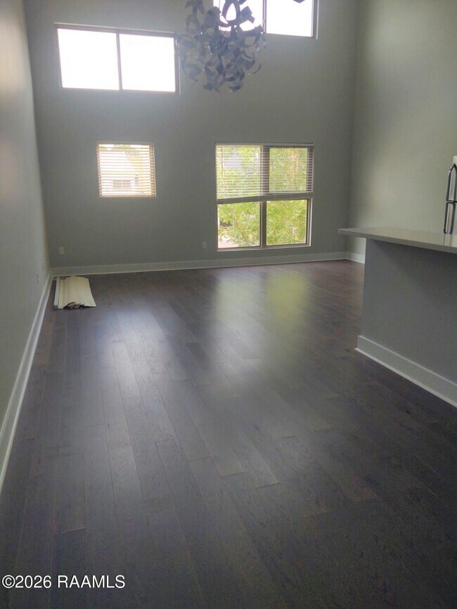 Foto del edificio - 206 Highland Oaks Ln