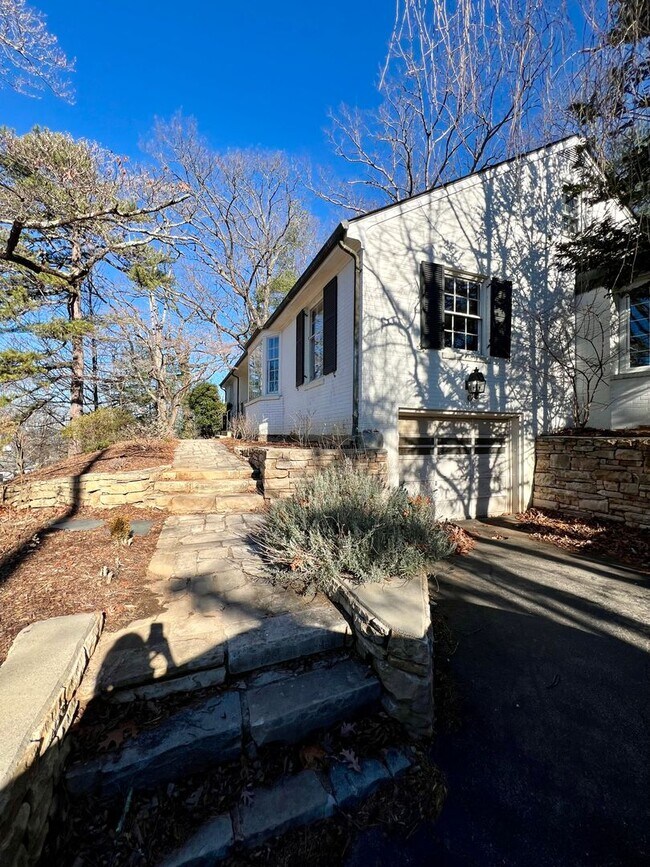 Foto del edificio - 3162 Stoneridge Rd SW