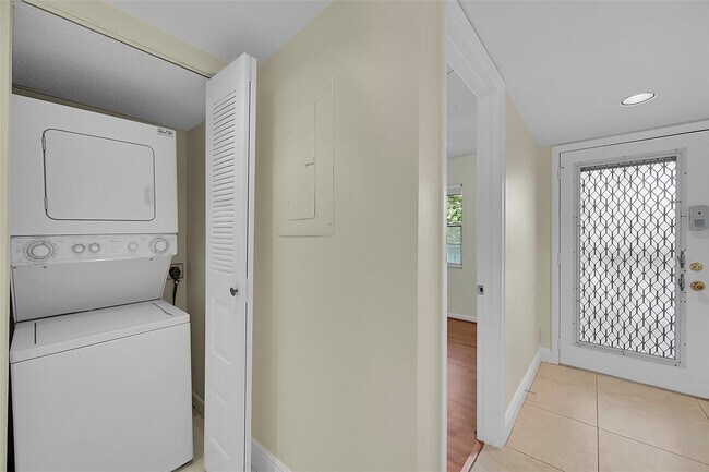 Foto del edificio - 1802 Eleuthera Point