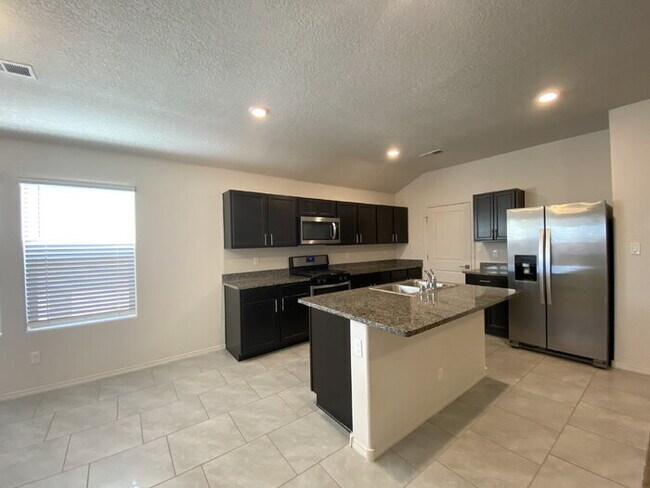 Building Photo - Enchanted Hills - 3BR/2Bath/Backyard Mountantain Views