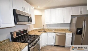 Building Photo - 49 Farnham Square