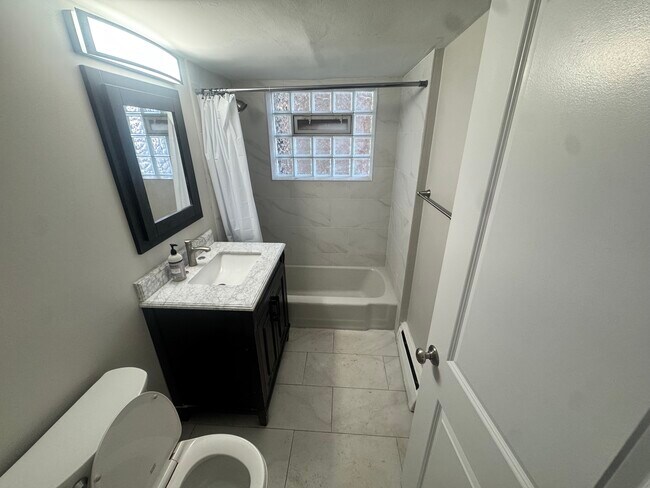 Foto del edificio - Warren Ave (A+B Units)