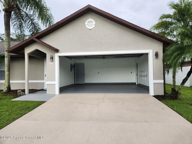 Building Photo - 650 Koutnik Rd SE