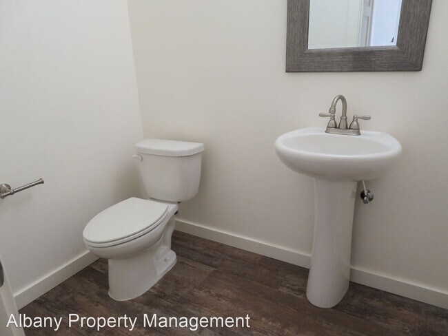 Building Photo - 4 br, 2.5 bath House - 933 Wassom St