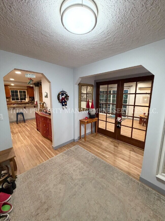 Foto del edificio - Country Comfort Meets Modern Living-Spacious 3BR Home with Shop and Hot Tub