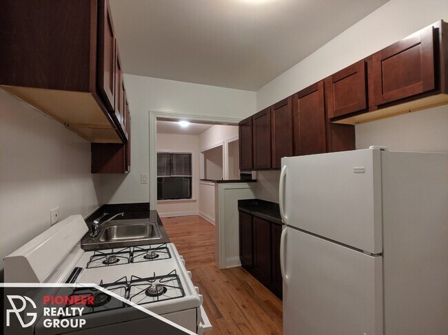 Foto del edificio - 824 W Waveland