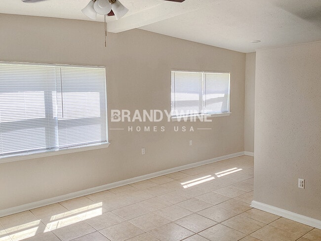 Building Photo - 2016 E Crenshaw St