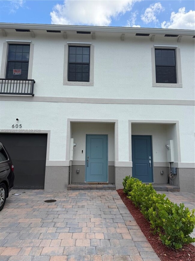 Building Photo - 605 W Davis Pkwy